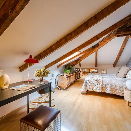 Elegant Penthouse Overlooking Porta Elisa *