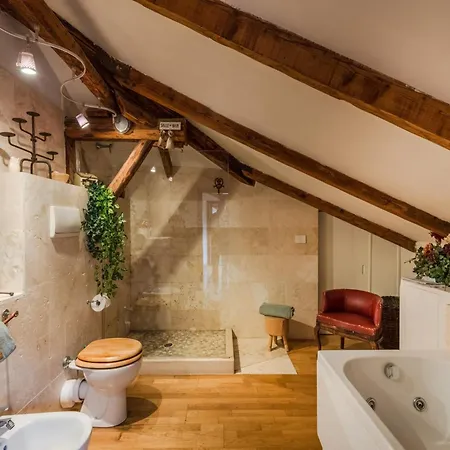 Elegant Penthouse Overlooking Porta Elisa Λούκα