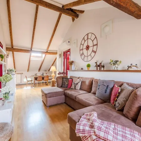 Διαμέρισμα Elegant Penthouse Overlooking Porta Elisa