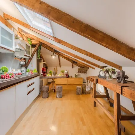 Elegant Penthouse Overlooking Porta Elisa *